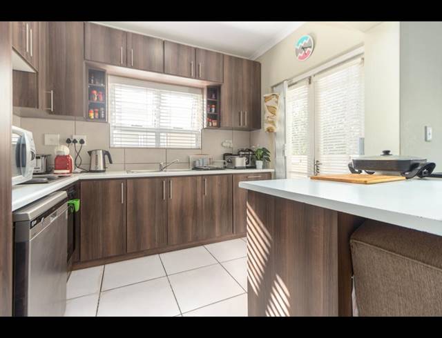 3 BEDROOM TOWNHOUSE SOLD IN BURGUNDY ESTATE